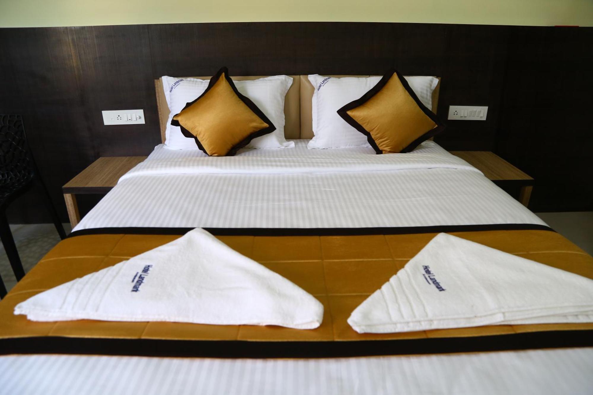 Hotel Landmark Port Blair Extérieur photo