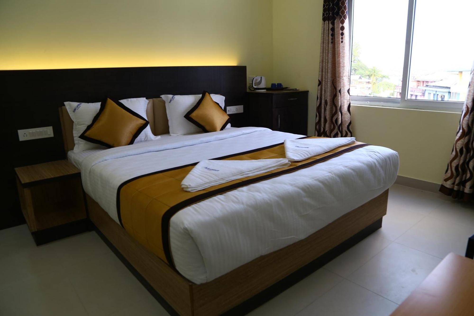 Hotel Landmark Port Blair Extérieur photo