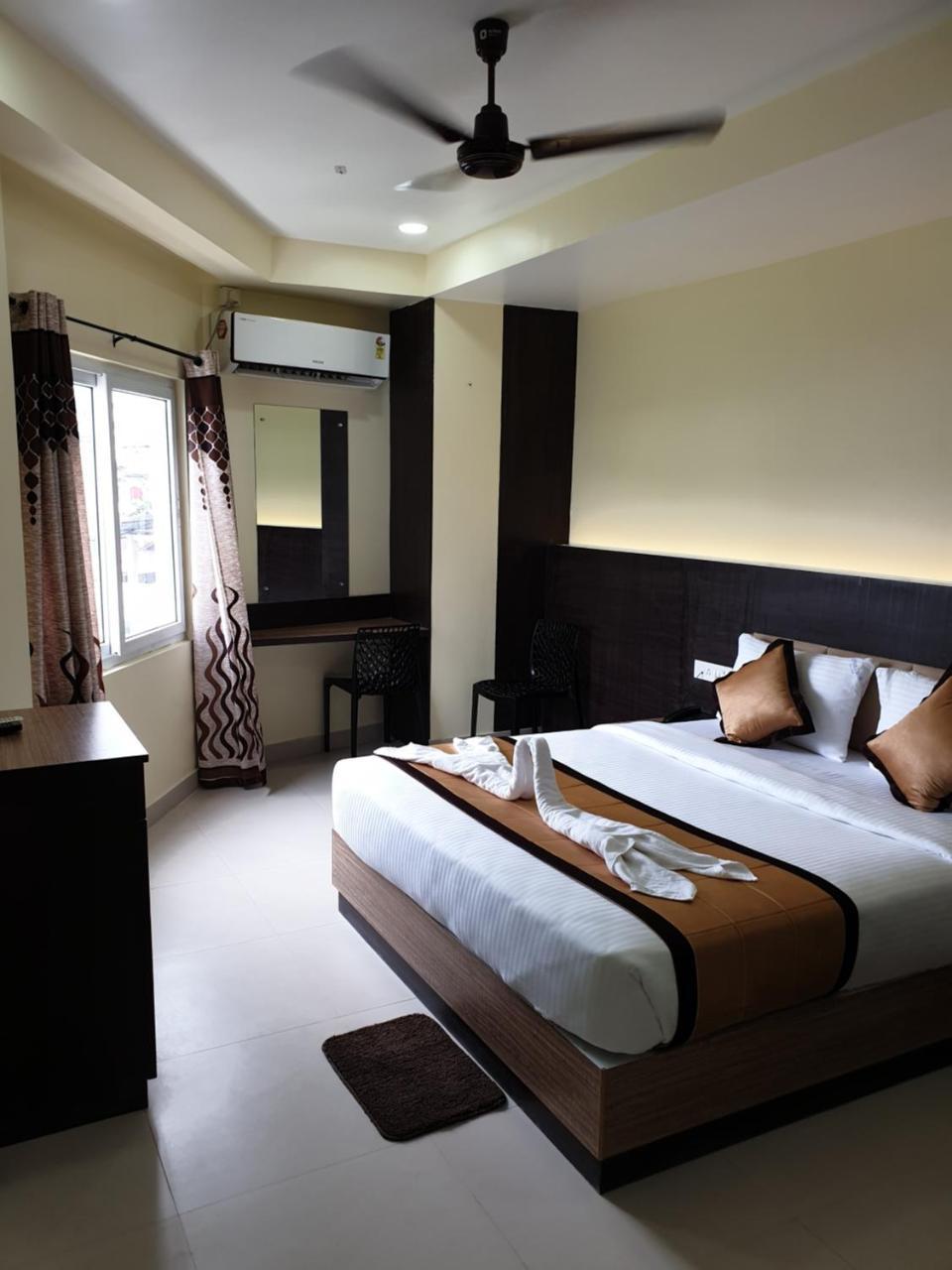 Hotel Landmark Port Blair Extérieur photo